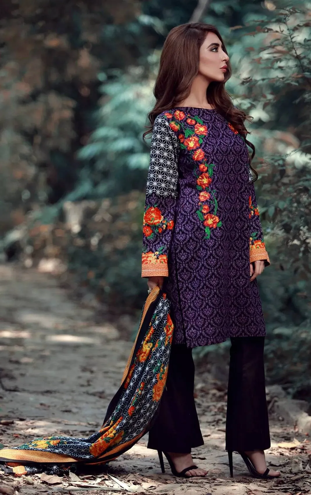La Moderno by Lala - Embroidered Khaddar Wool Shawl Collection – 02A